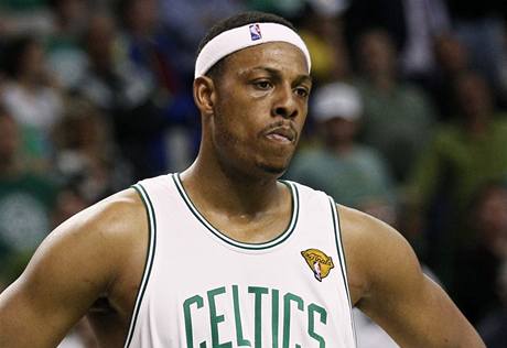 Paul Pierce z Bostonu Celtics zklaman z vvoje duelu s LA Lakers