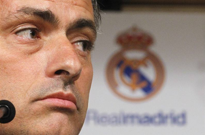 MOURINHO + REAL MADRID. Úsp�ný trenér na za�átku dal�í velké mise.