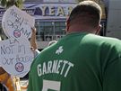 Osamocený fanouek Bostonu Celtics ped prvním finále NBA proti LA Lakers