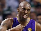 Kobe Bryant (24) z LA Lakers se raduje z úspného zakonení