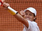 Tom Berdych a jeho vtzn gesto pot, co ve tvrtfinle Roland Garros pehrl Michaila Junho