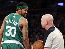 Rasheed Wallace z Bostonu Celtics se oboil na rozhodho Joeyho Crawforda