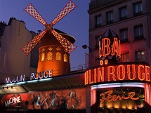 Moulin Rouge (erven mln) dnes zamstnv kolem 400 tanenic a tanenk