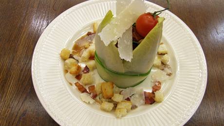 U�ili jsme se servírovat saláty