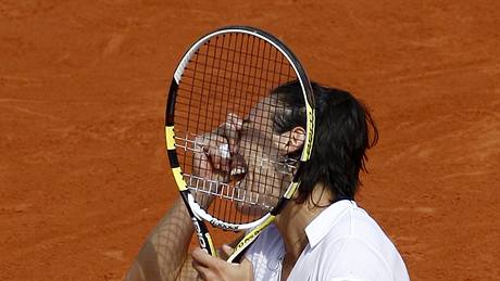 Italka Francesca Schiavoneová se raduje poté, co ve finále ženské dvouhry na Roland Garros porazila Australanku Stosurovou.
