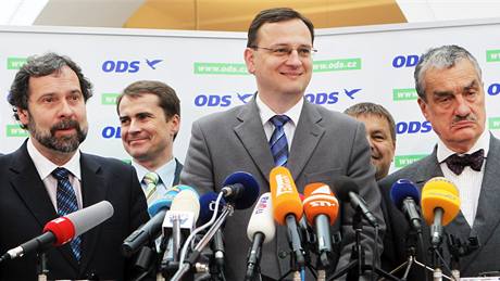 Dohodu o nové vlád�, v�etn� jejího personálního slo�ení, cht�jí mít politici ODS, TOP 09 a V�cí ve�ejných do 7. �ervence. D�vodem podle Ne�ase je, aby nová vláda aktivn� ovlivnila p�ípravu rozpo�tu na p�í�tí rok.