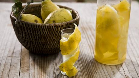 Citronový likér limoncello.