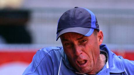 Ivan Lendl v exhbiním utkání s Jiím Novákem.