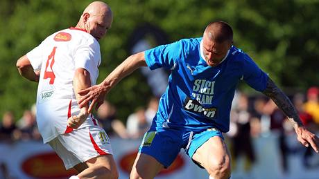 Ivan Ha�ek (vlevo) v souboji s Tomá�em �epkou