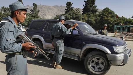 Delegáty Lója dirgy chrání v Kábulu a okolí 12 tisíc len ozbrojených sloek (2. ervna 2010)