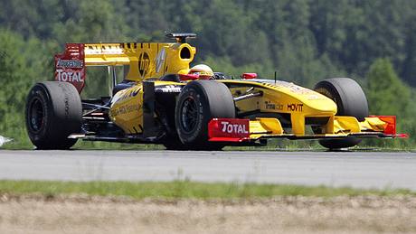 Masarykv okruh - prestiní svtová série Renault. Prohlídka box,autogramiáda jezdc,exibiní jízda formule F1, závody formulí.