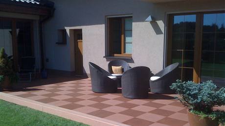 Nábytek z um�lého ratanu u majitel� zvít�zil pro svou prakti�nost