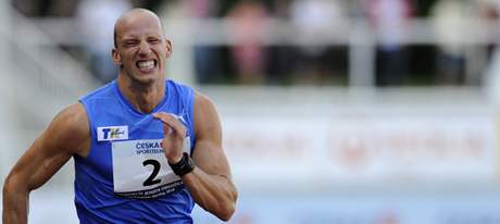 BULDOÍ ZARPUTILOST. Pekáká Petr Svoboda ozdobil Odloilv memoriál eským rekordem na trati 110 metr