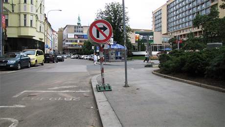 Parkovit na brnnské Veselé ulici na den obsadili divadelníci (16.6.2010)