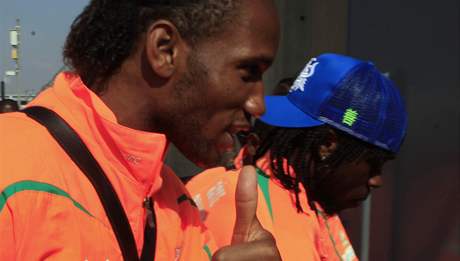 Didier Drogba z týmu Pobeí slonoviny po píletu do Jiní Afriky