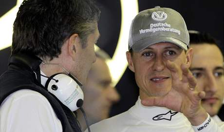 Michael Schumacher z Mercedesu ped kvalifikaní jízdu na Velkou cenu Kanady