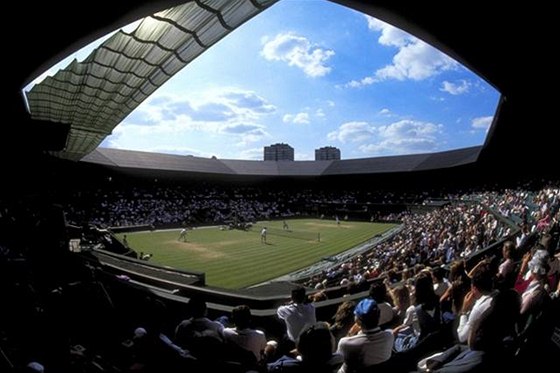 O vstupenky na Wimbledon je vdy obrovský zájem, a proto klub poádá veejnou loterii o vstupenky na Centrální kurt a kurty . 1 a 2.