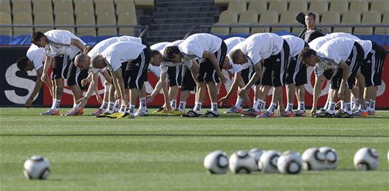 Sloventí fotbalisté v pondlí vyzkoueli trávník v Rustenburgu, kde nastoupí proti Novému Zélandu.