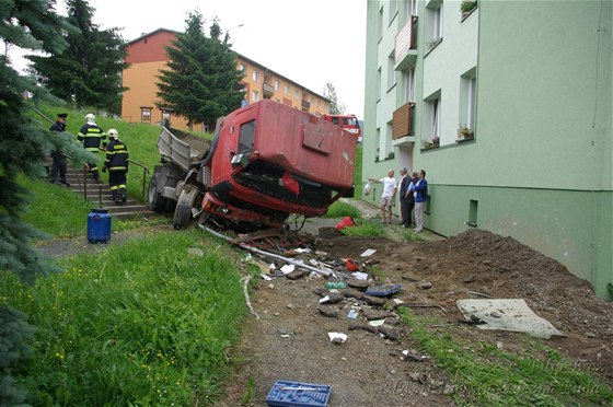 Nehoda liazky v elezné Rud, které z kopce selhaly brzdy