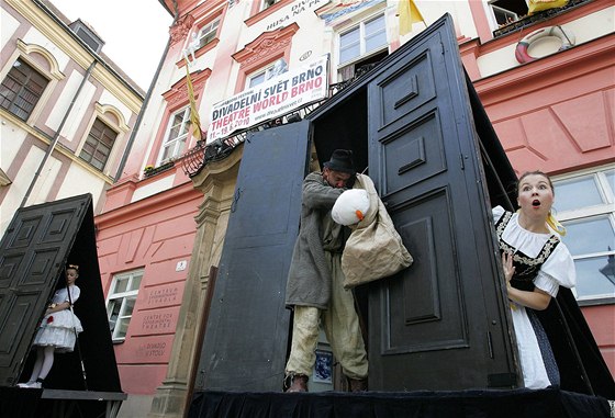 Festival Divadelní svt v Brn zahájila Noc kejklí, akce nabídne zhruba 200 inscenací (11. erven 2010)