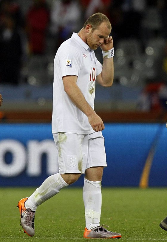 ROO-BOO-ZELA. Útoníkovi Rooneymu se zápas s Alírskem vbec nepovedl, za co sklidil nevídanou kritiku britských médií. Svým titulkem se do nj obul hlavn deník Sun.