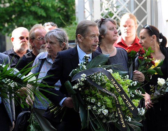 Exprezident Václav Havel na pohbu Ladislava Smoljaka. (11.6. 2010)