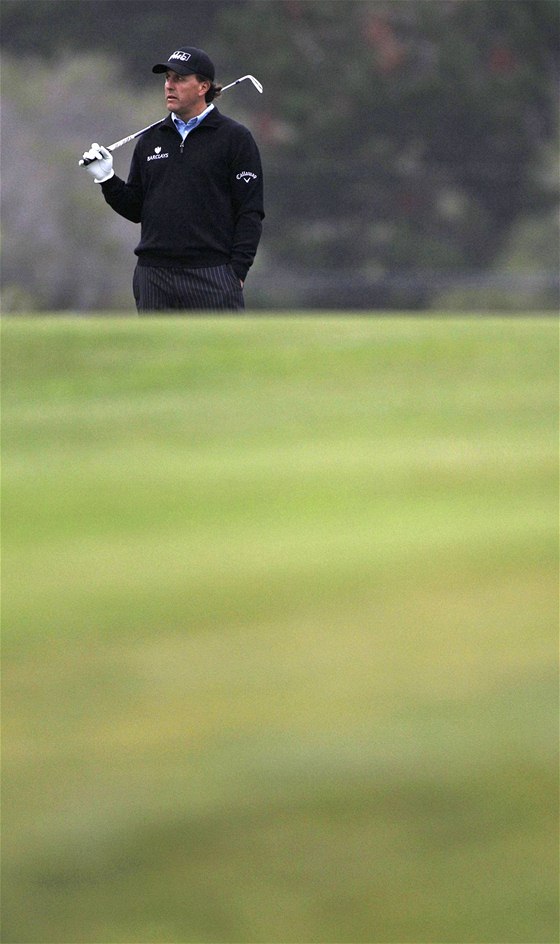 Phil Mickelson me na Pebble Beach zkompletovat svou sbírku amerických major turnaj a zárove se stát svtovou jednikou