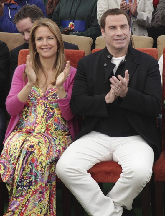 John Travolta s těhotnou manželkou Kelly Prestonovou