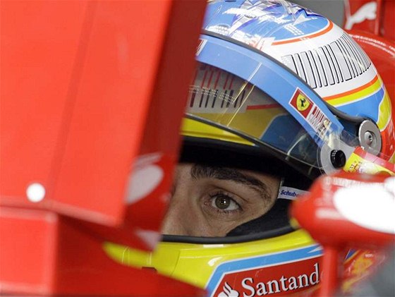 Fernando Alonso z Ferrari ped kvalifikací na Velkou cenu Kanady