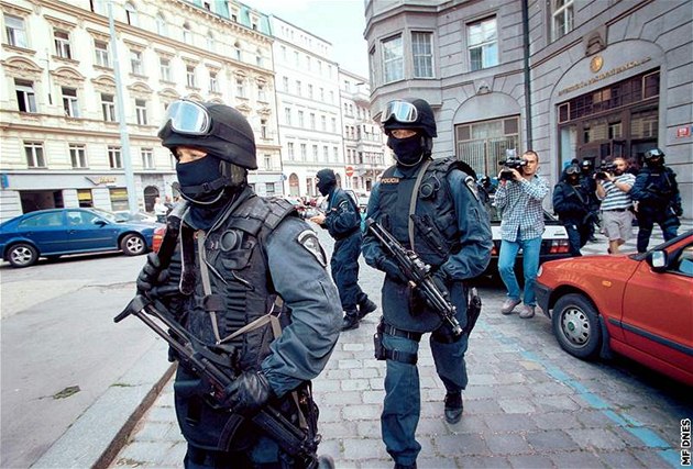 Pád CS vs. těžkooděnci v IPB: má stát zachraňovat vkladatele nad rámec zákona?