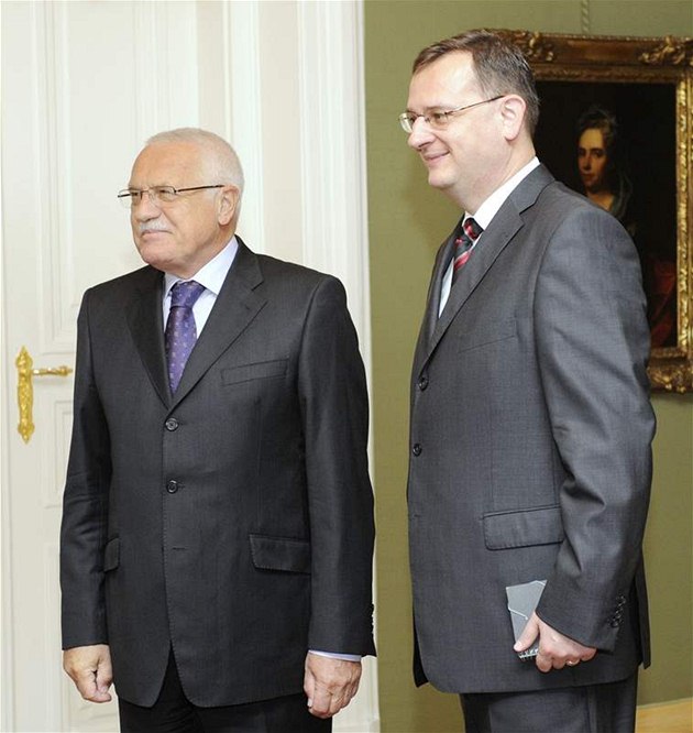 Vyjednávat opt out na euro by bylo podle premiéra Petra Ne�ase obtí�né a navíc zbyte�né. Potvrdil, �e vláda dostala dopis od prezidenta Václava Klause. Práv� on by si vyjednání opt outu p�ál.