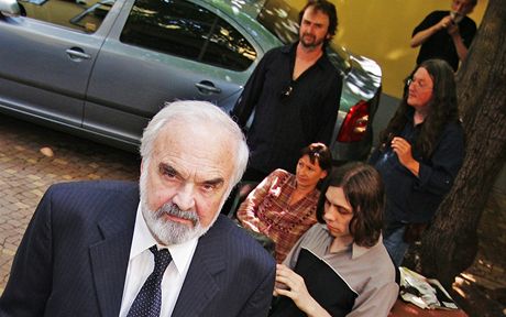 Zdeněk Svěrák - rozloučení s Ladislavem Smoljakem v Divadle Járy Cimrmana (11. června 2010)