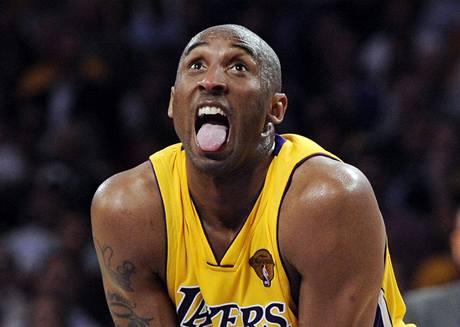 Kobe Bryant z LA Lakers se chyst hzet estky.