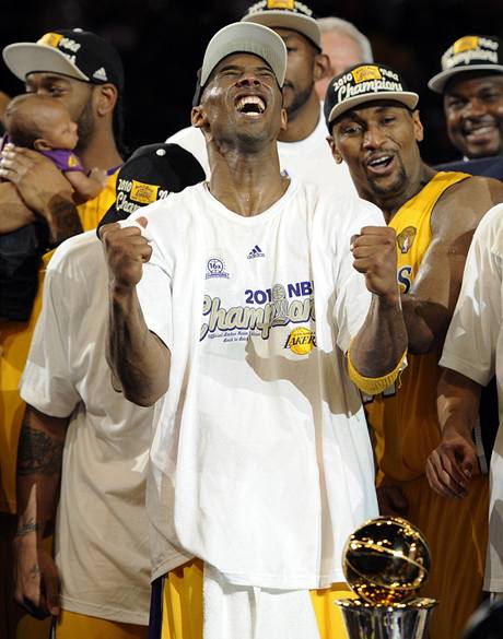 Kobe Bryant z LA Lakers s cenou pro nejuitenjho hre finlov srie