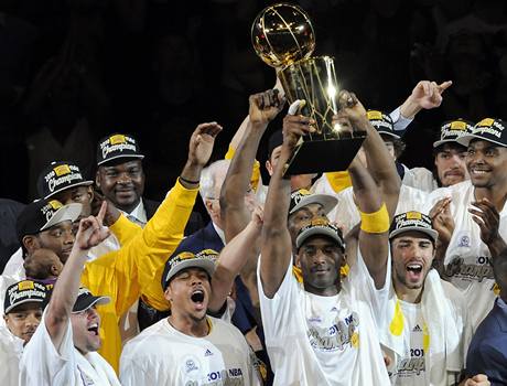 Kobe Bryant a ostatn Lakers slav triumf v NBA 