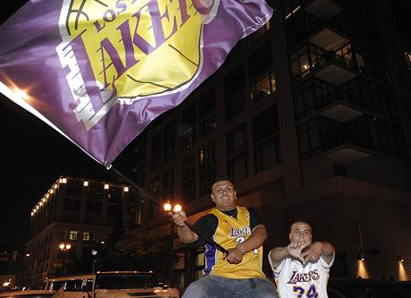 Fanouci LA Lakers oslavuj triumf svho klubu v NBA