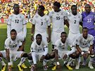 GHANA. Základní jedenáctka afrického týmu pi focení ped zápasem se Srbskem.