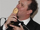 Divadlení ceny Tony - Douglas Hodge s cenou za výkon v muzikálu La Cage aux Folles (13. ervna 2010)
