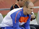 Zrann Arjen Robben na lavice nizozemsk reprezentace.