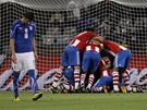 PARAGUAYSKÉ VEDENÍ. Hrái Paraguaye se radují, dali gól Itálii.