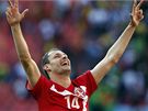 GÓL. Jovanovi ze Srbska oslavuje gól, který práv vstelil.