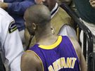 Kobe Bryant z LA Lakers a fanouci Bostonu Celtics