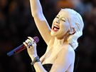 Christina Aguilera zapla národní hymnu Spojených stát ped estým finále NBA mezi LA Lakers a Bostonem Celtics