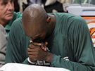 Kevin Garnett z Bostonu Celtics odpoívá na lavice bhem finále NBa proti LA Lakers