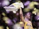 aa Vujai slaví triumf LA Lakers ve finále NBA