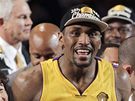 Ron Artest z LA Lakers slaví triumf v NBA 
