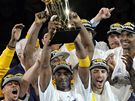 Kobe Bryant a ostatní Lakers slaví triumf v NBA 