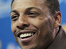 Paul Pierce z Bostonu Celtics na pozpasov tiskov konferenci