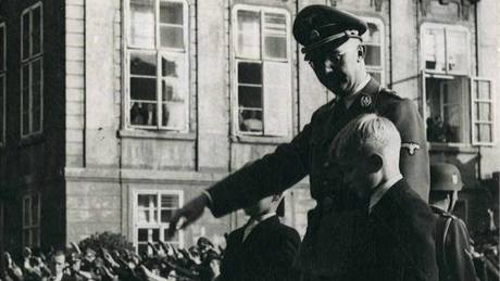 éf gestapa Heinrich Himmler s Heydrichovými syny