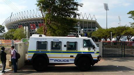 Jihoafrická policie před zápasem Anglie - USA posílala hlídky.